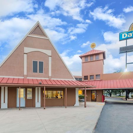 Days Inn By Wyndham San Antonio Splashtown/Att Center Kültér fotó
