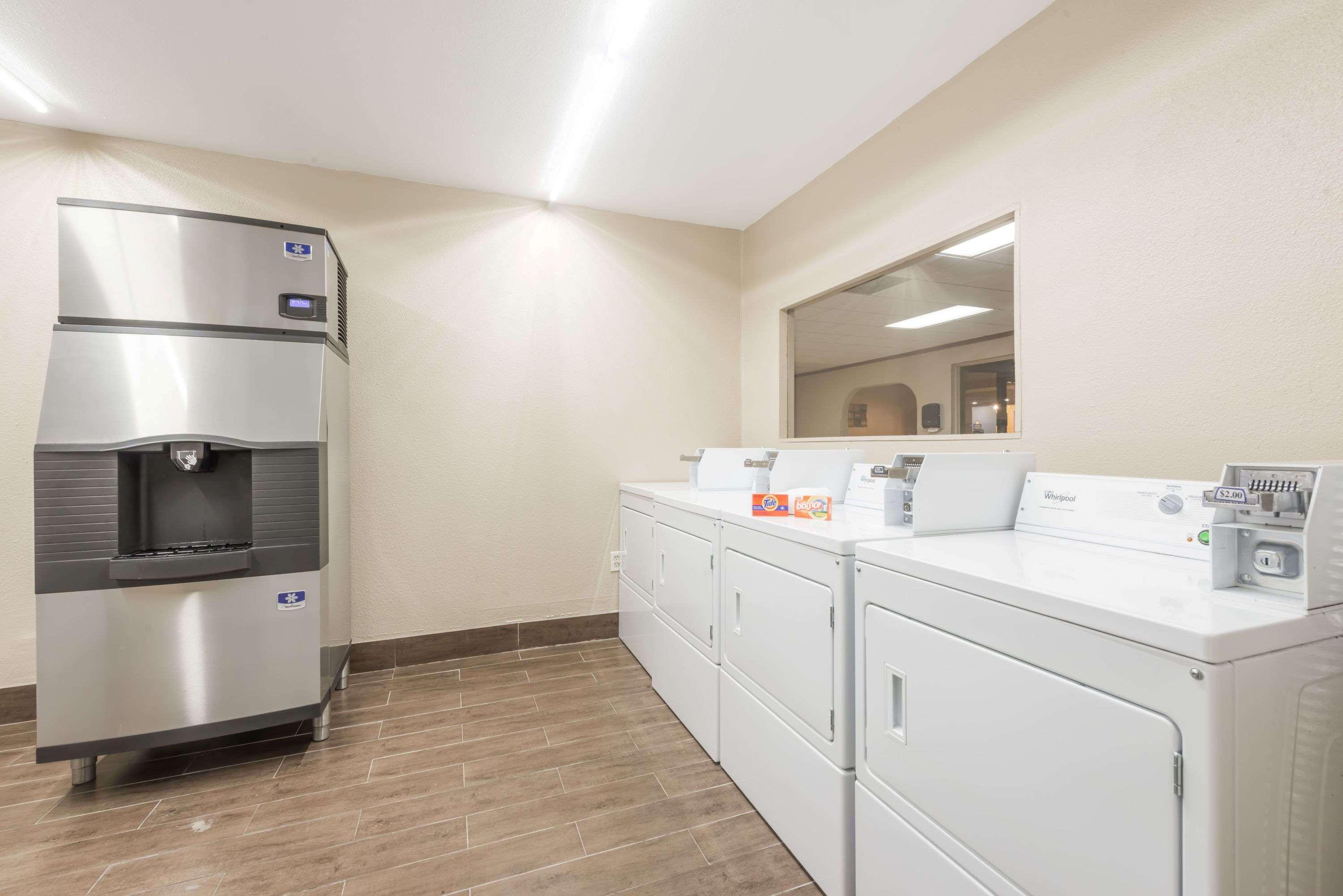 Days Inn By Wyndham San Antonio Splashtown/Att Center Kültér fotó