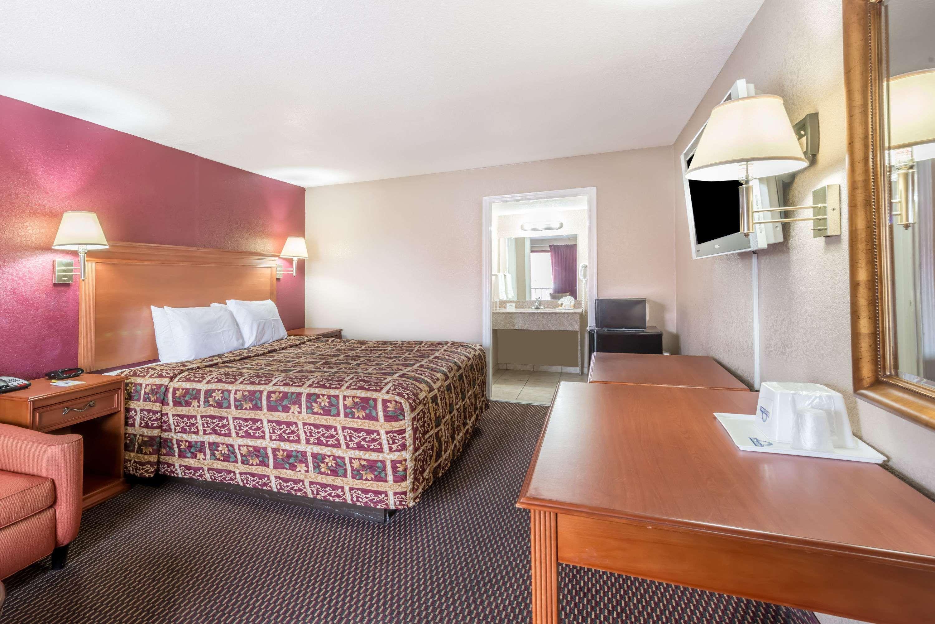 Days Inn By Wyndham San Antonio Splashtown/Att Center Kültér fotó
